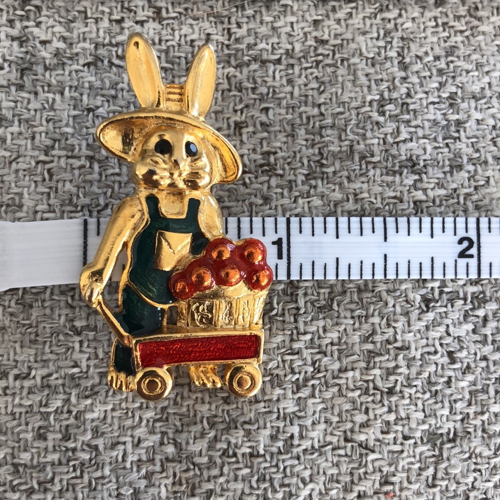 Danecraft Bunny Brooch with Wagon of Fruit - Picture 5 of 15